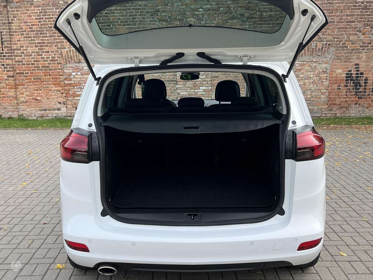 Opel Zafira 2015 — фото 16