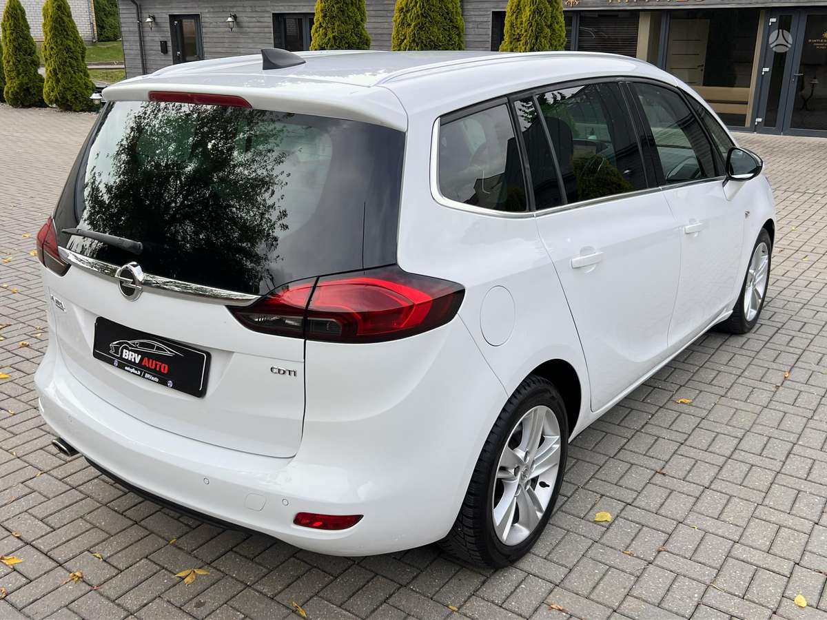Opel Zafira 2015 — фото 19