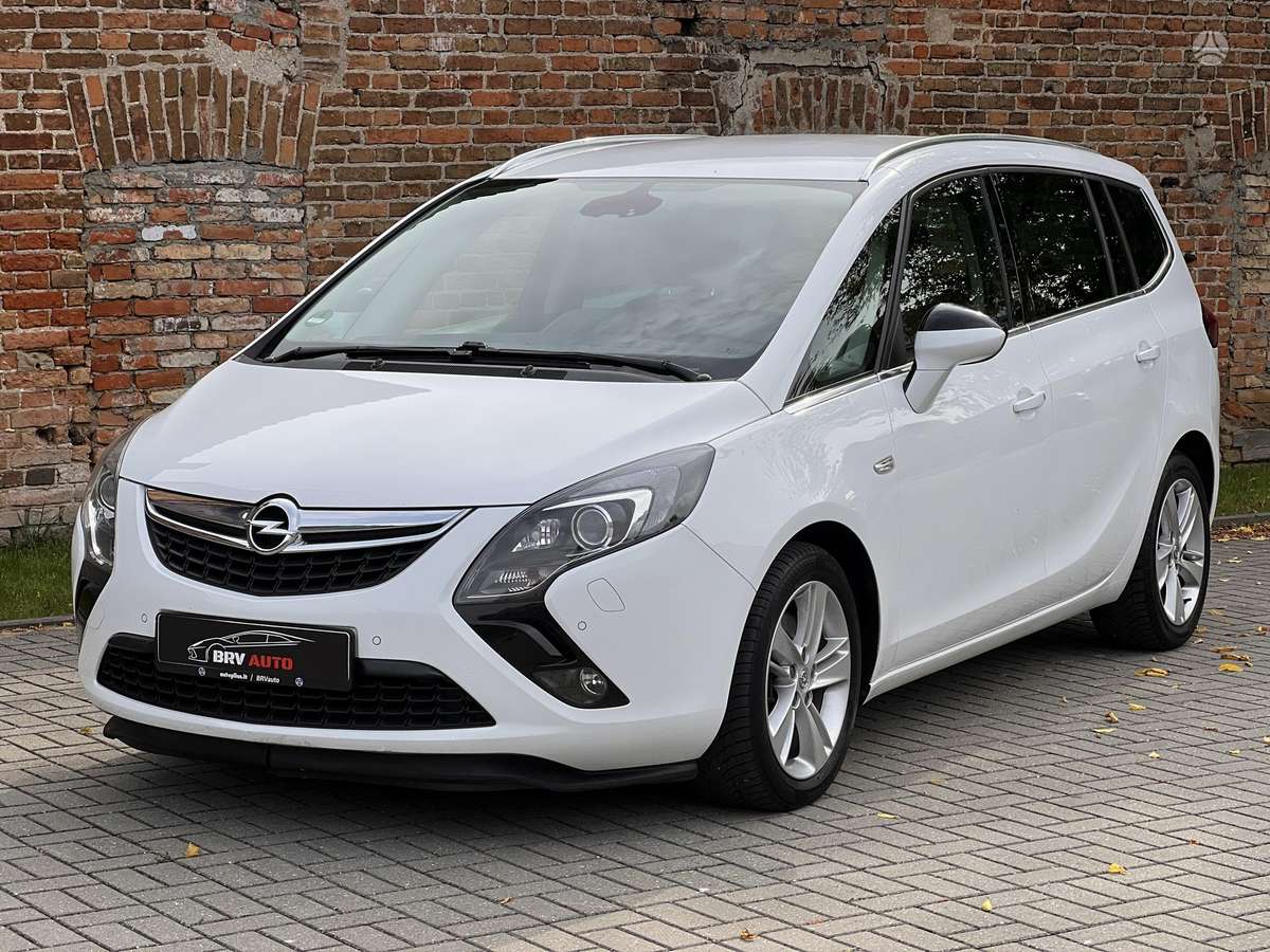 Opel Zafira 2015 — вигляд ззаду