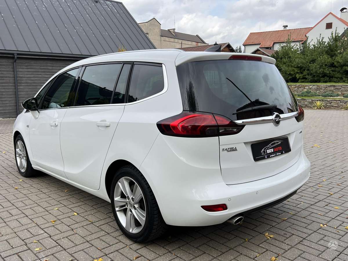 Opel Zafira 2015 — фото 20