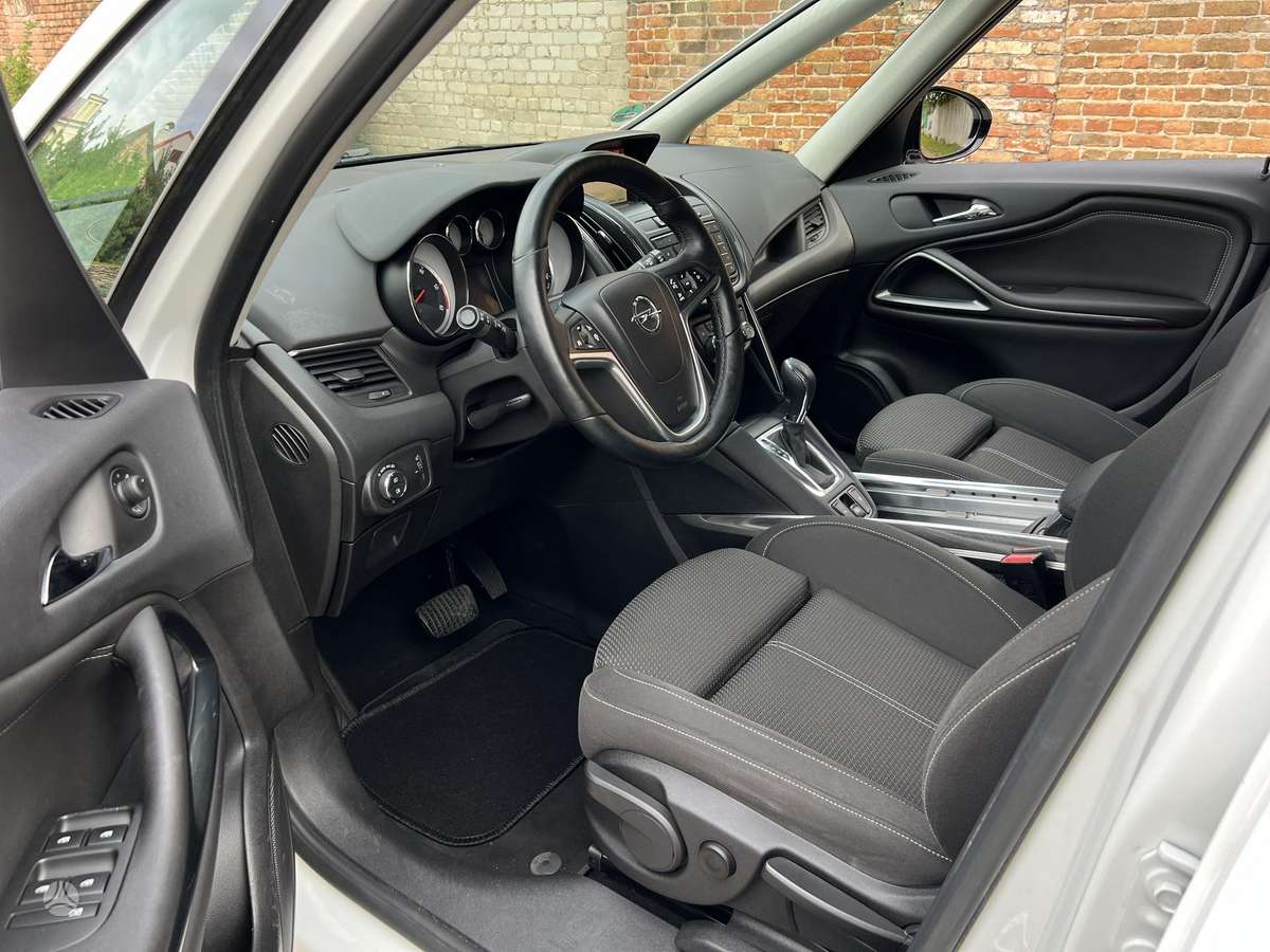 Opel Zafira 2015 — фото 21