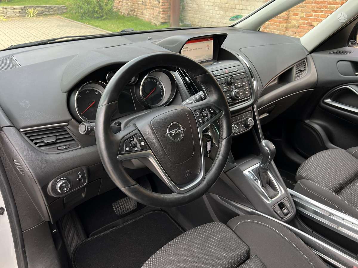 Opel Zafira 2015 — фото 22