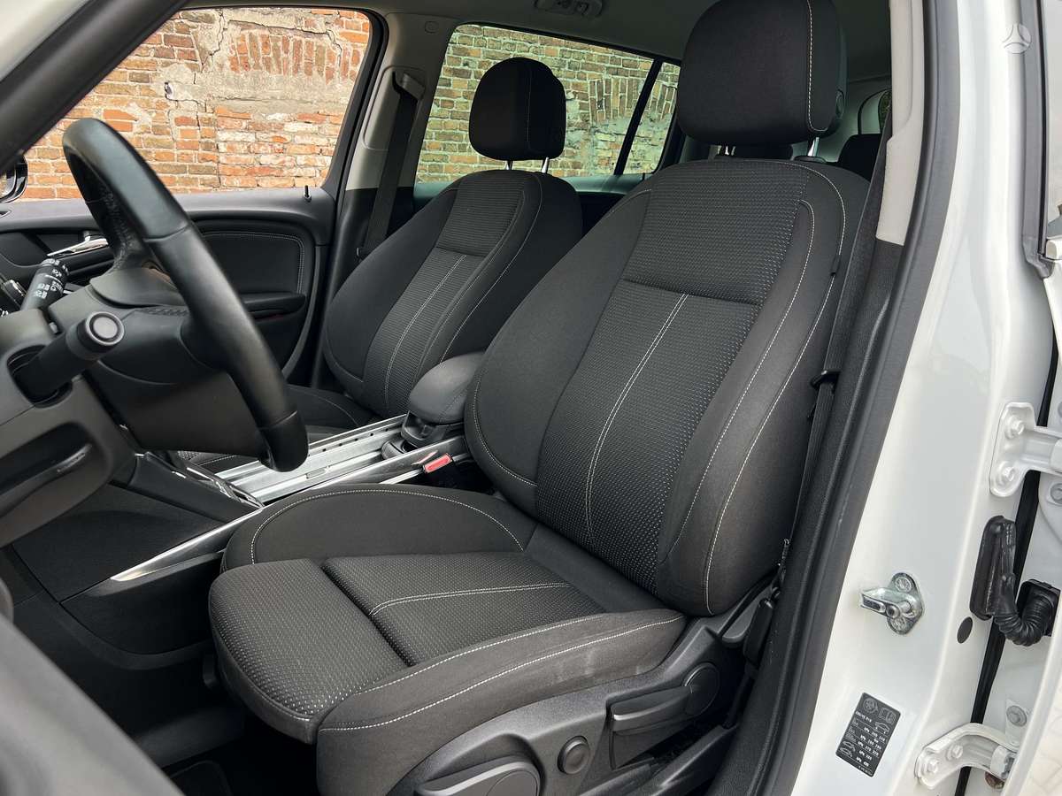 Opel Zafira 2015 — фото 23