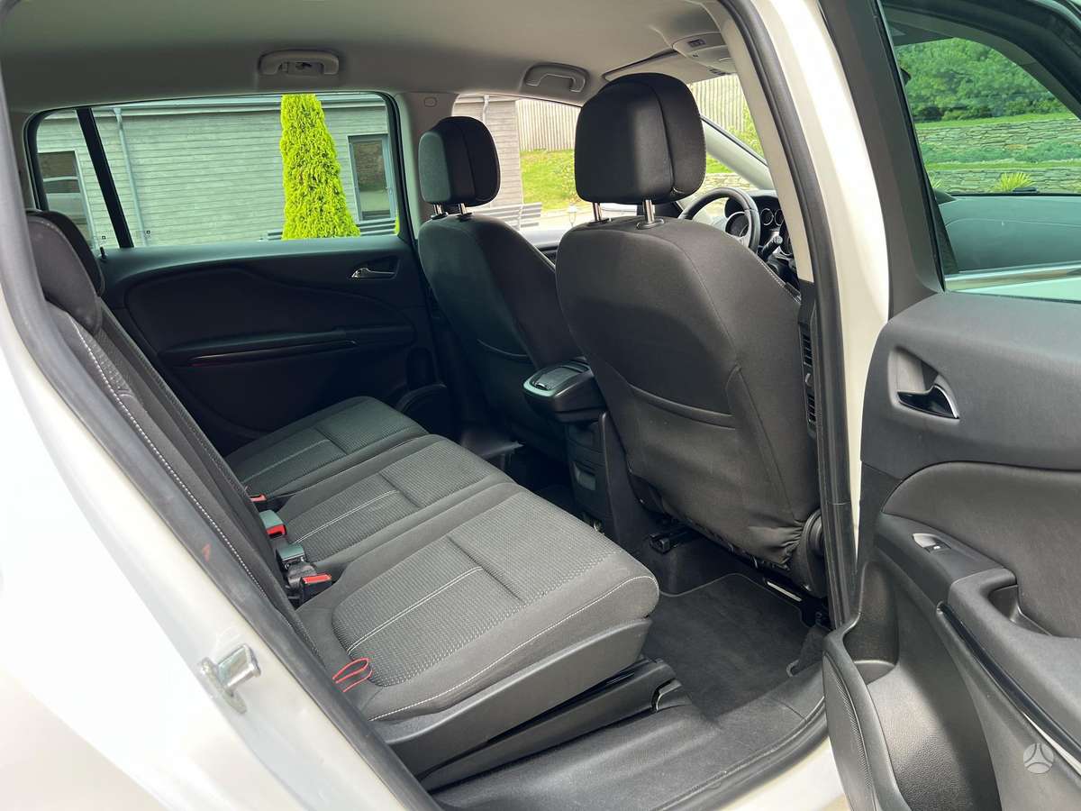 Opel Zafira 2015 — фото 26