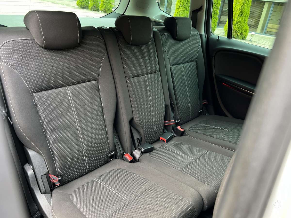 Opel Zafira 2015 — фото 27