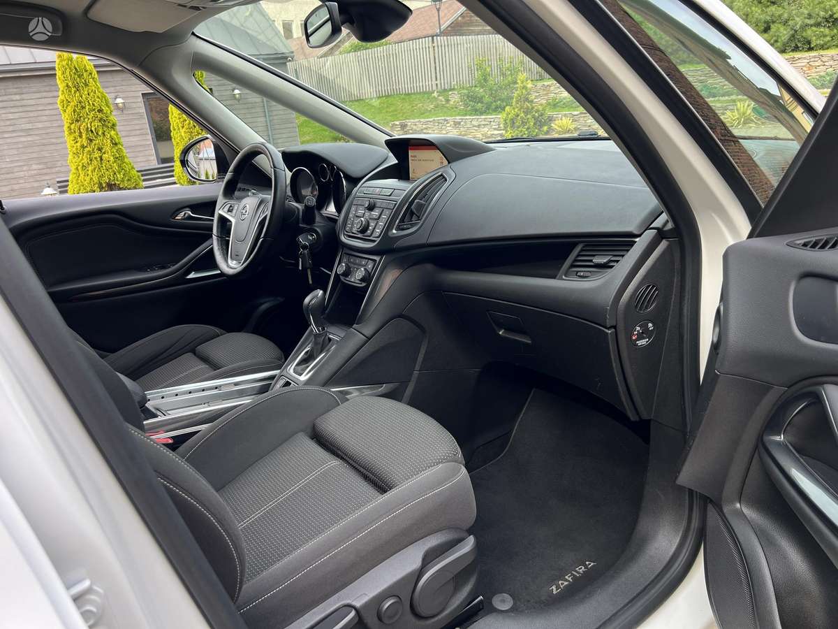 Opel Zafira 2015 — фото 28
