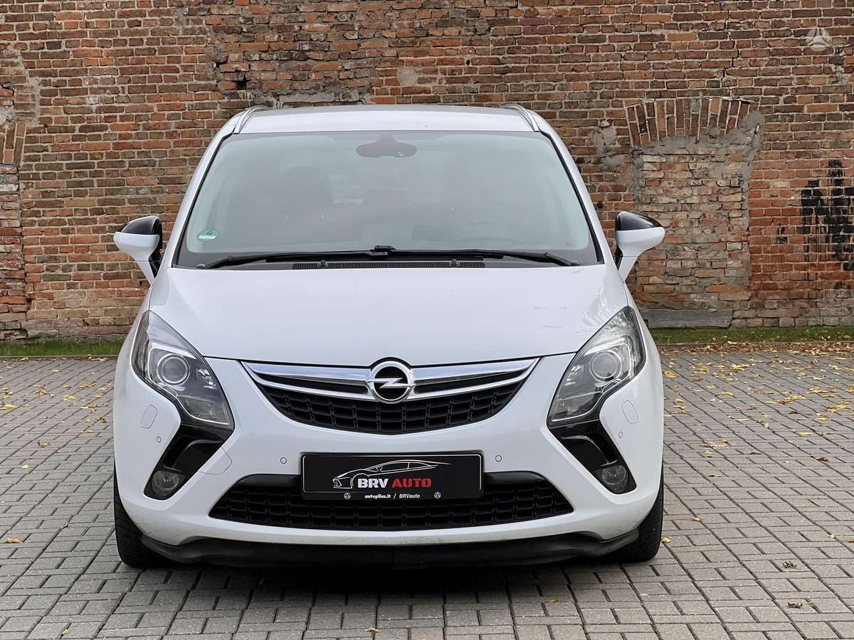 Opel Zafira 2015 — салон