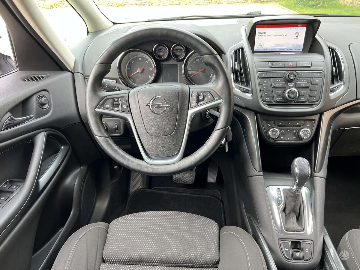 Opel Zafira 2015 — фото 31