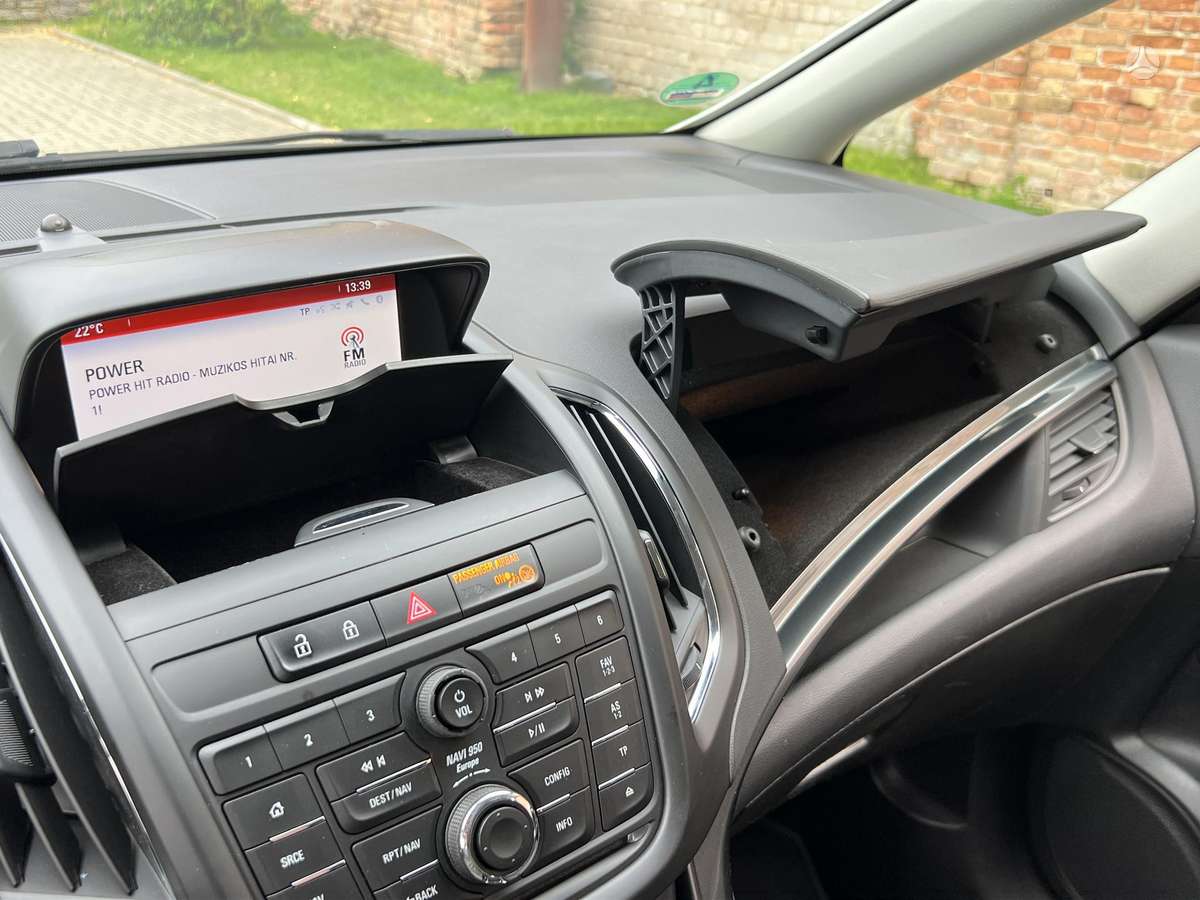 Opel Zafira 2015 — фото 36