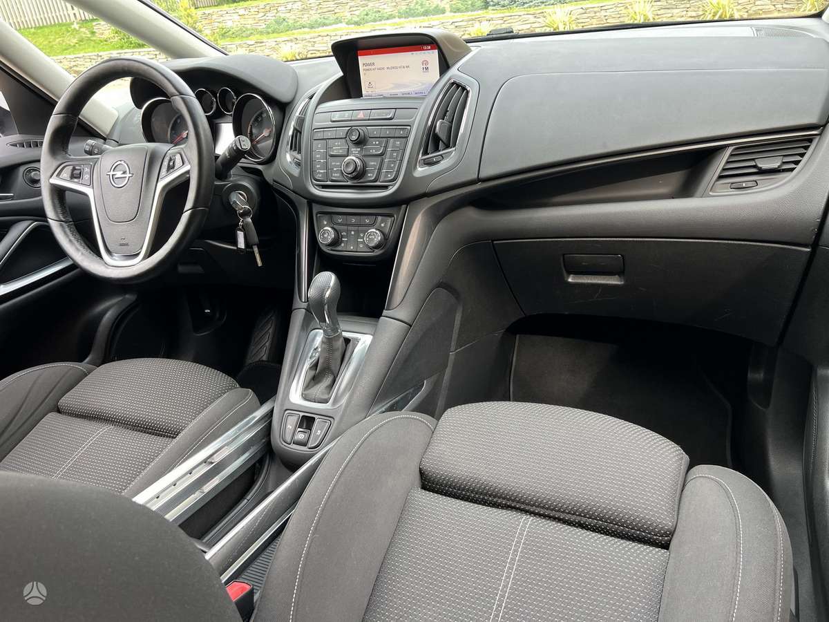 Opel Zafira 2015 — фото 45