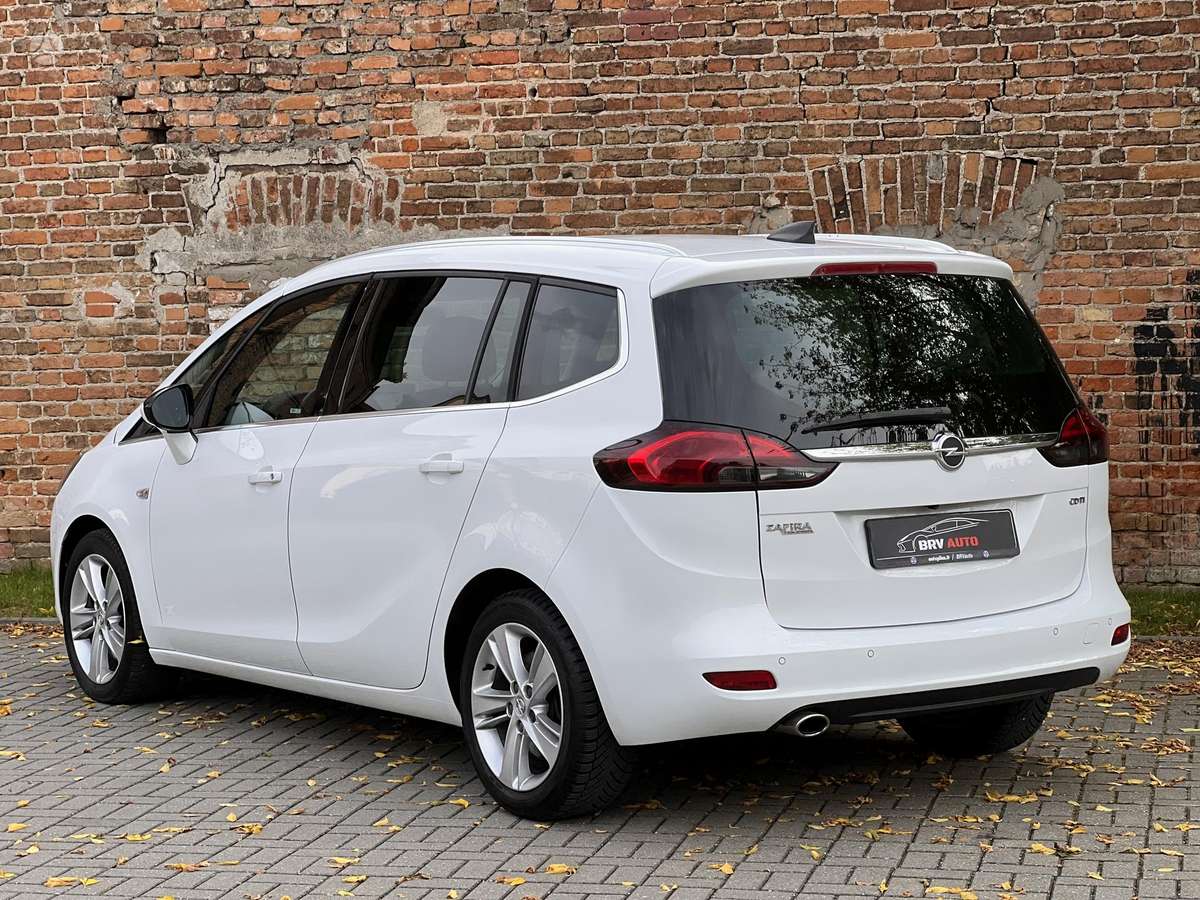 Opel Zafira 2015 — фото 9