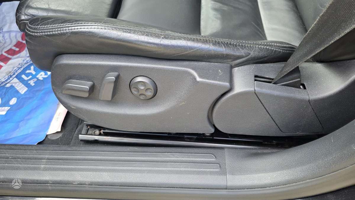 Audi A6 2009 — photo 31
