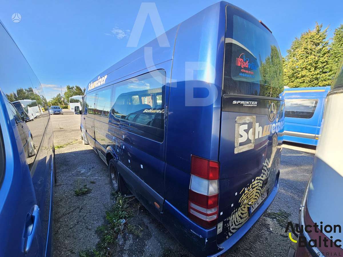 Mercedes-Benz Sprinter 2009 — салон