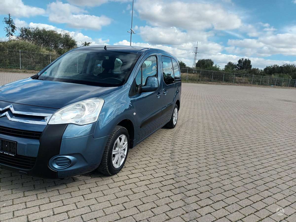 Citroen Berlingo 2010 — interior