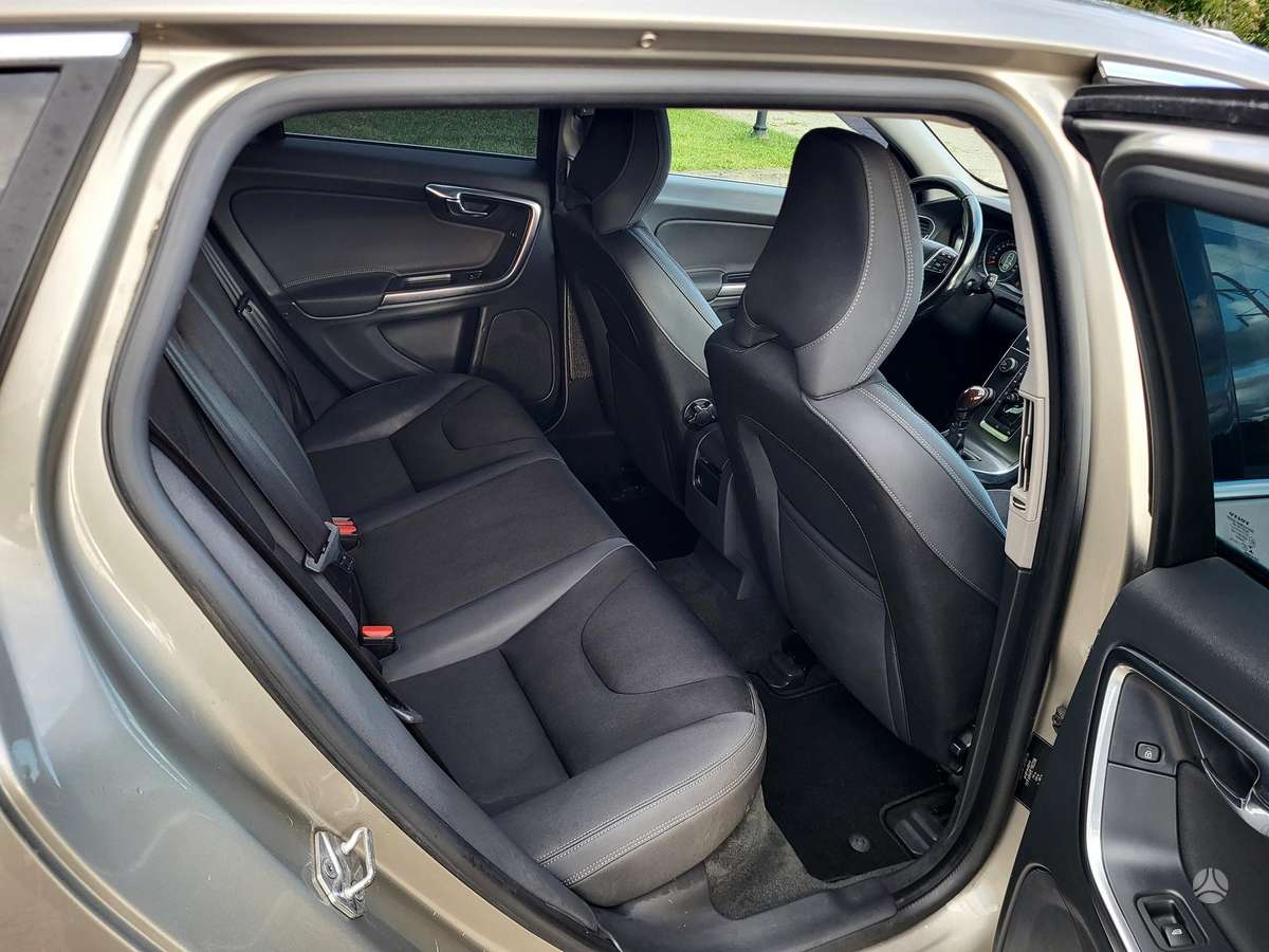 Volvo V60 2013 — photo 10