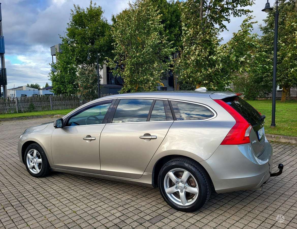 Volvo V60 2013 — photo 12