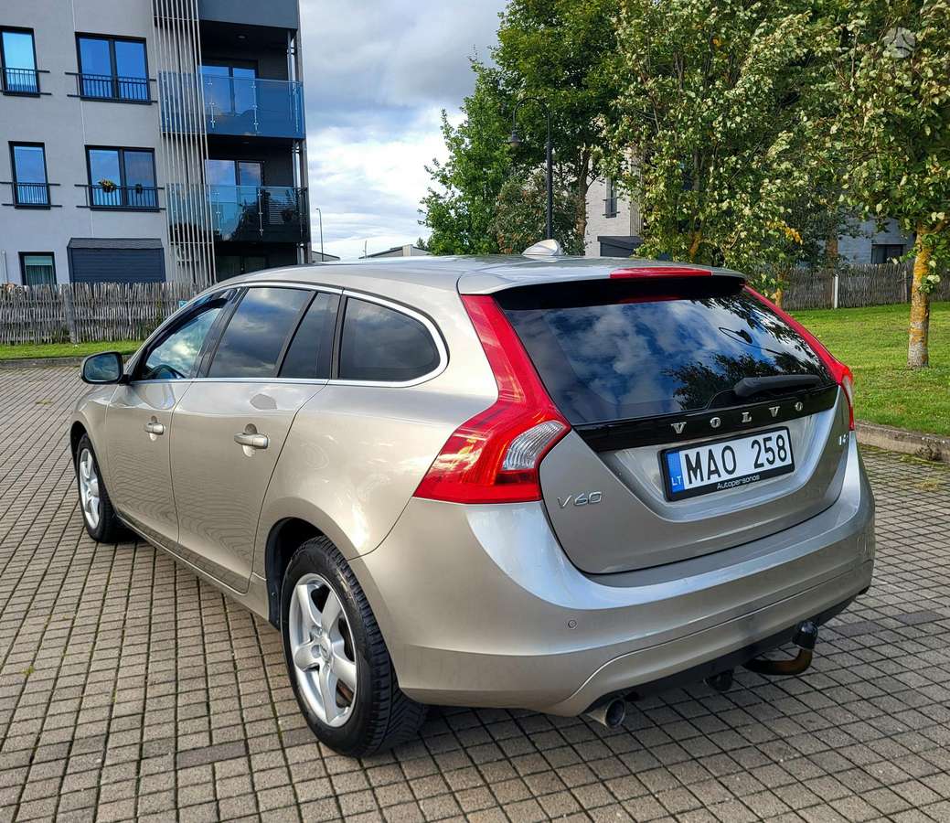 Volvo V60 2013 — photo 13