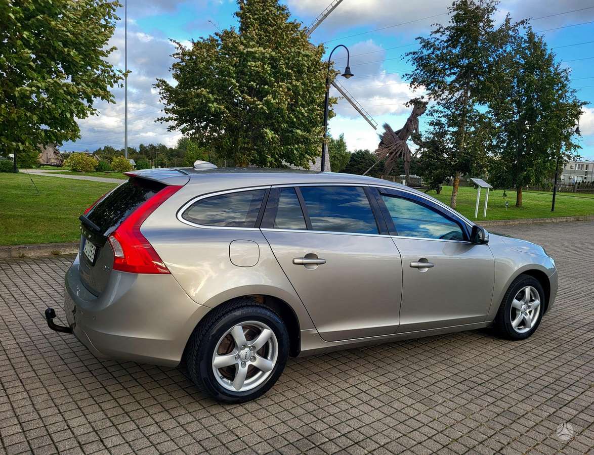 Volvo V60 2013 — photo 15
