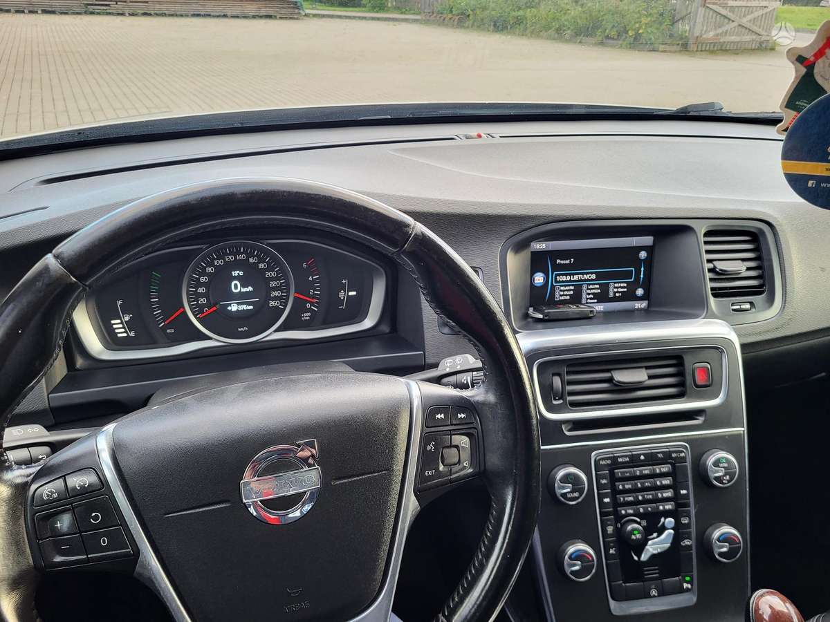 Volvo V60 2013 — photo 16