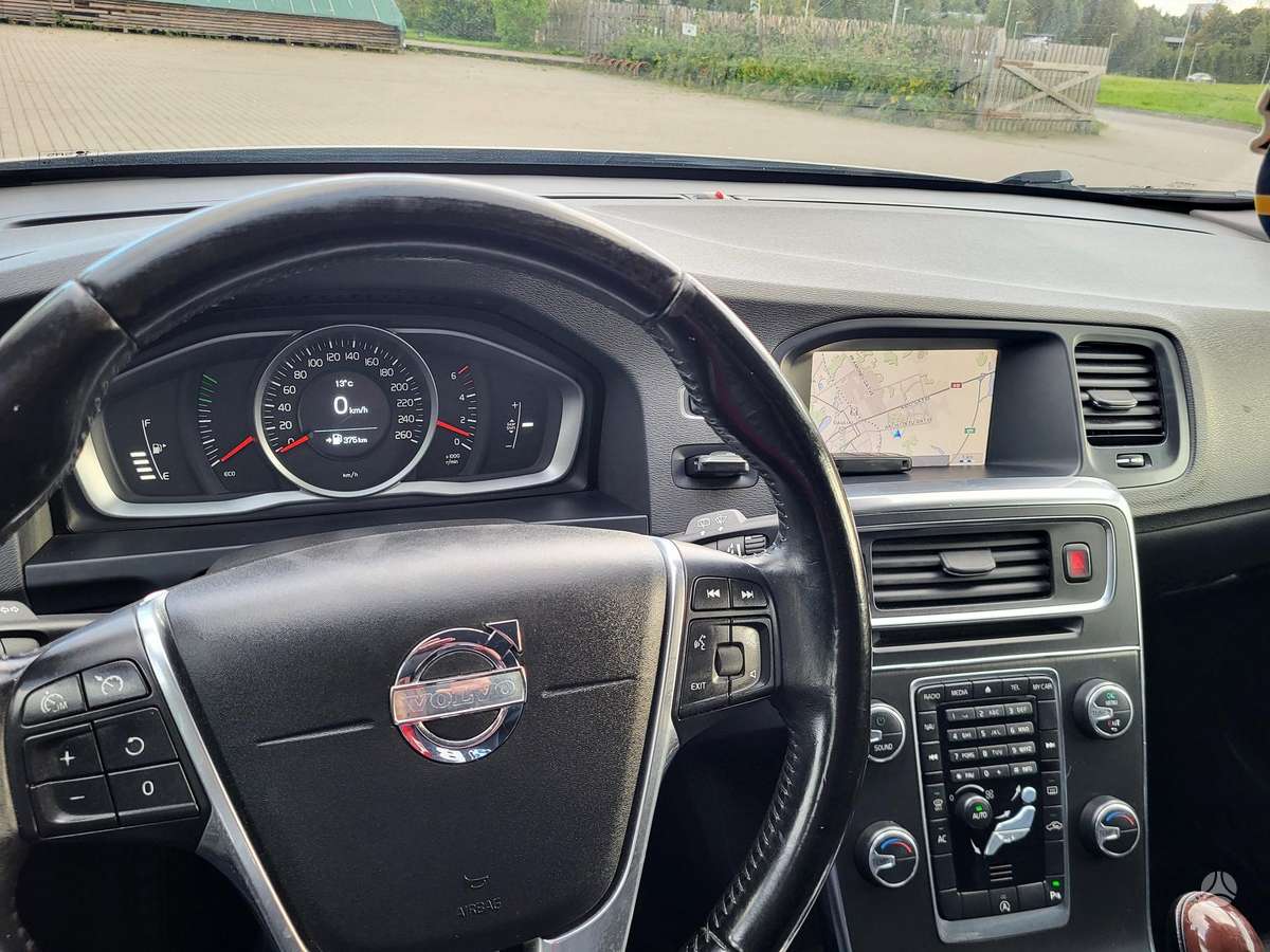 Volvo V60 2013 — photo 17