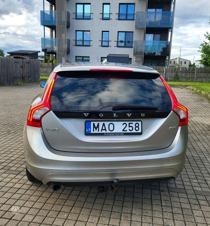 Volvo V60 2013 — photo 17
