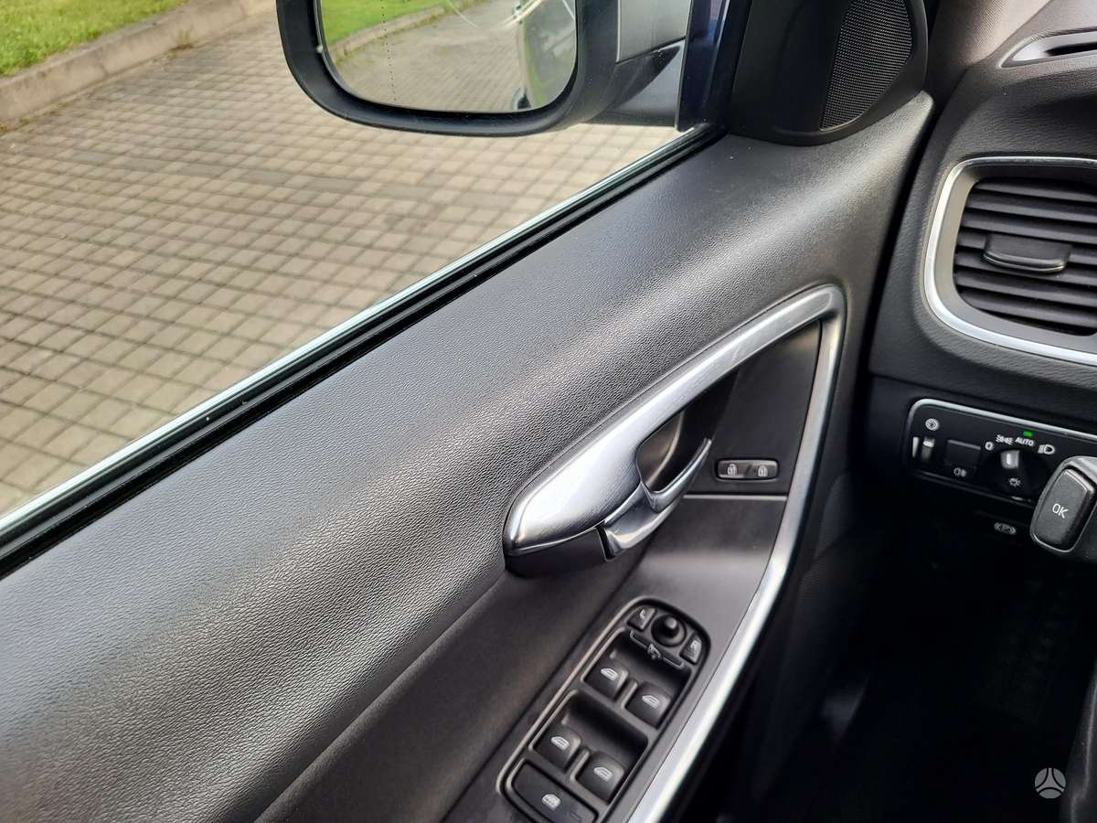 Volvo V60 2013 — photo 18