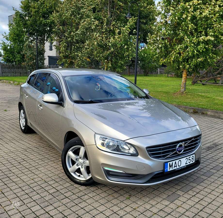 Volvo V60 2013 — rear view