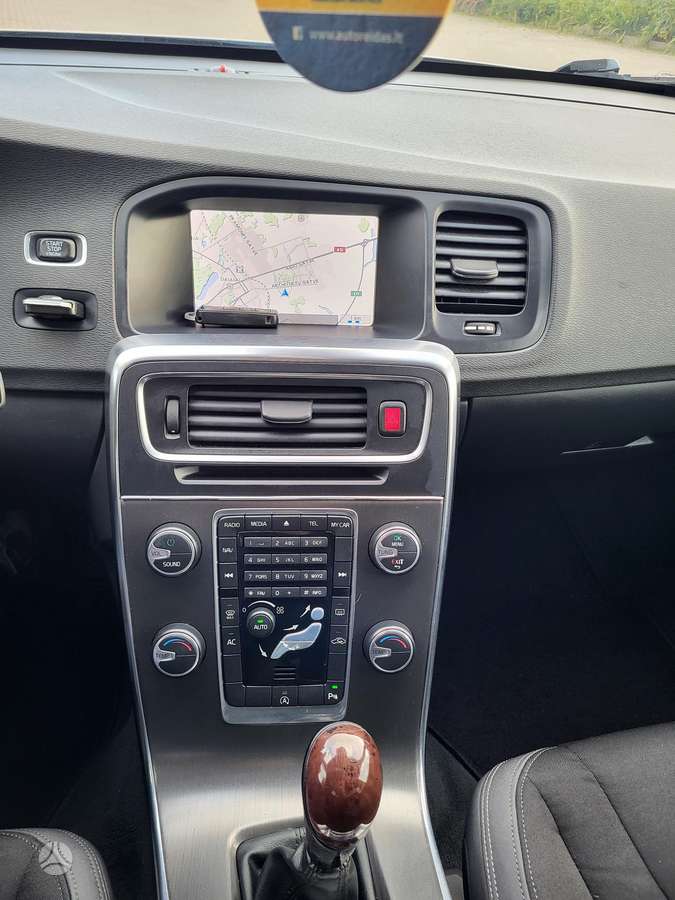 Volvo V60 2013 — photo 20