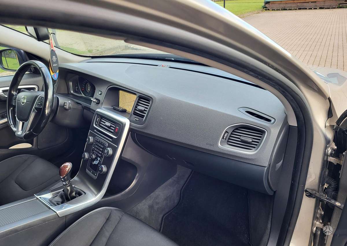 Volvo V60 2013 — photo 21