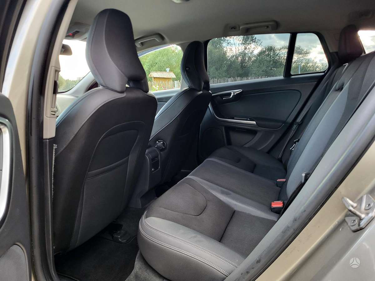 Volvo V60 2013 — photo 22