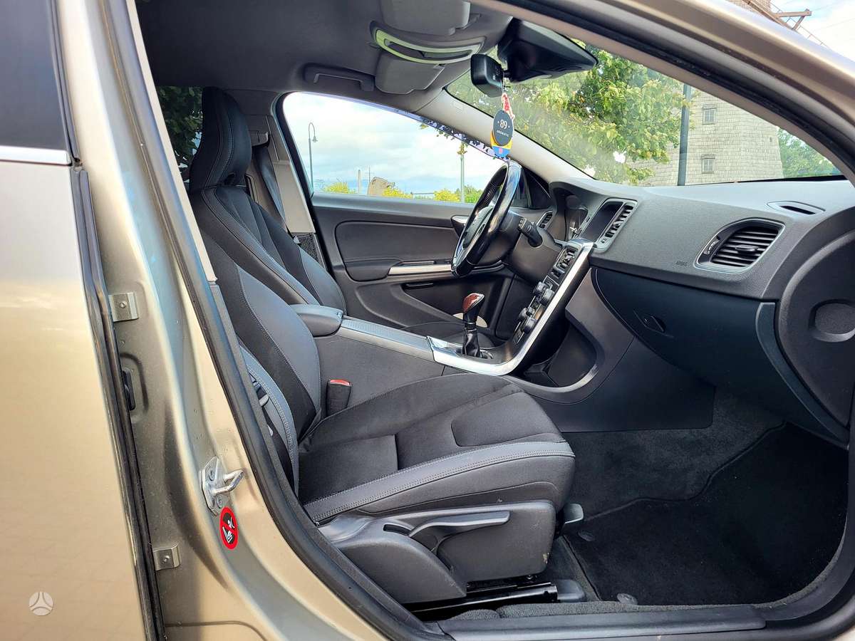 Volvo V60 2013 — photo 22