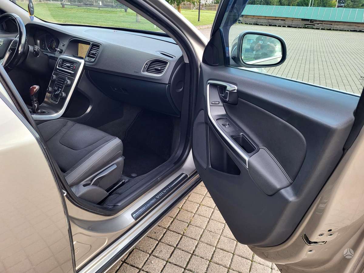 Volvo V60 2013 — photo 23