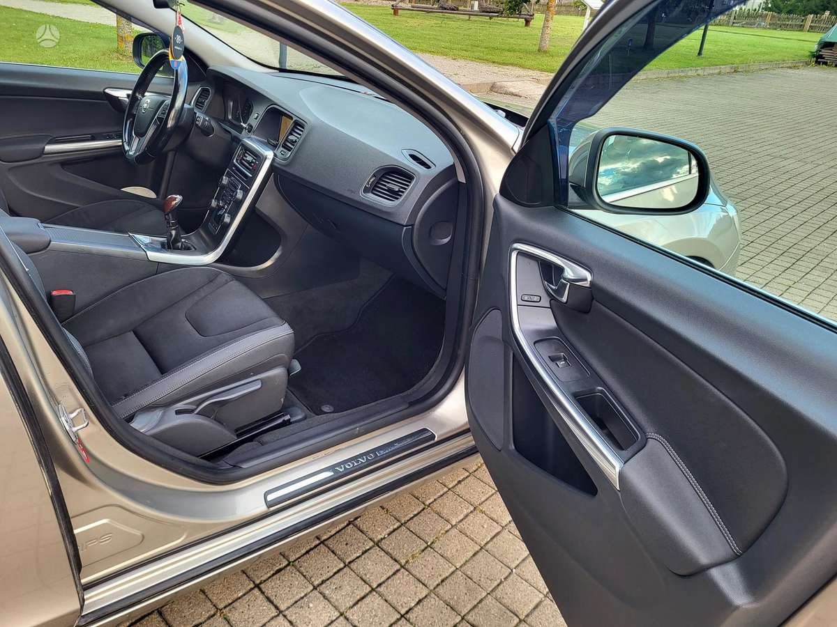 Volvo V60 2013 — photo 25