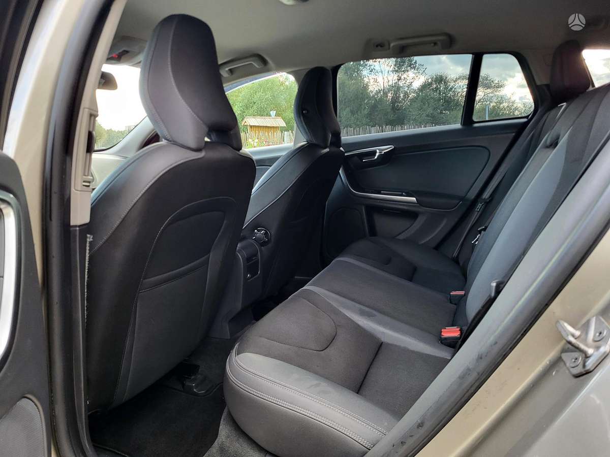 Volvo V60 2013 — photo 28