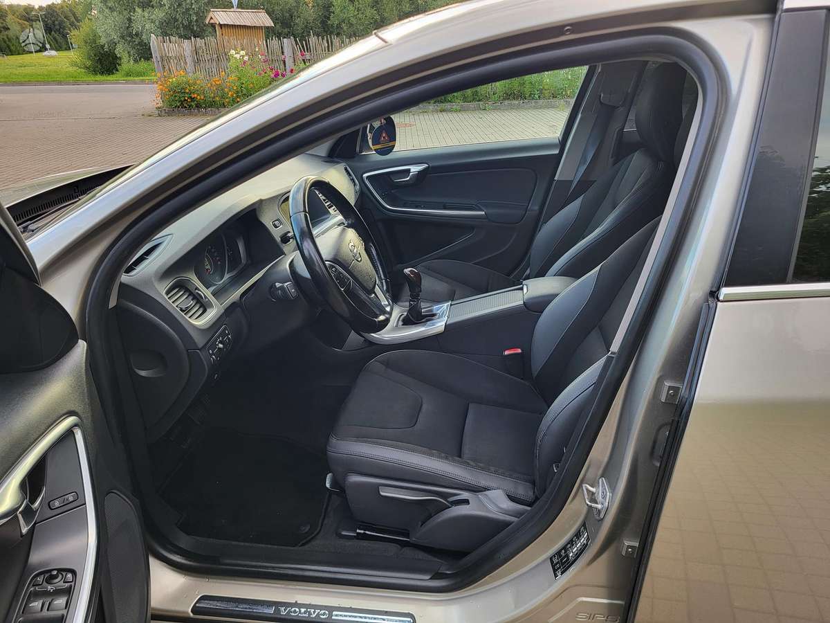 Volvo V60 2013 — photo 29