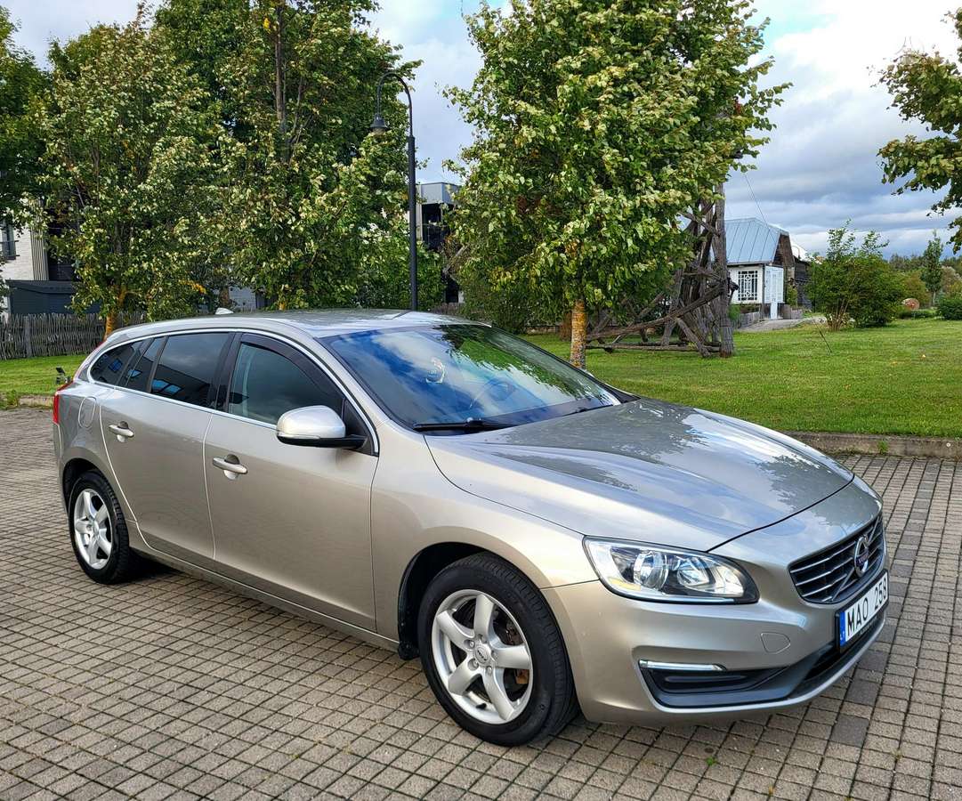 Volvo V60 2013 — interior