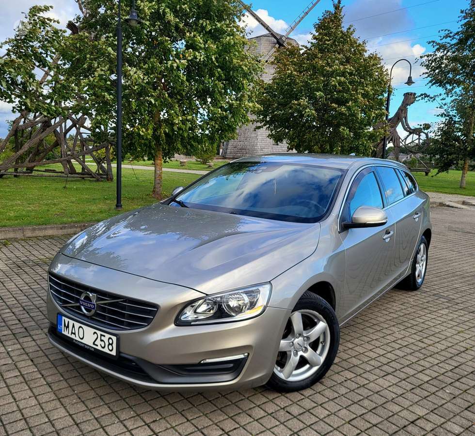 Volvo V60 2013 — photo 9