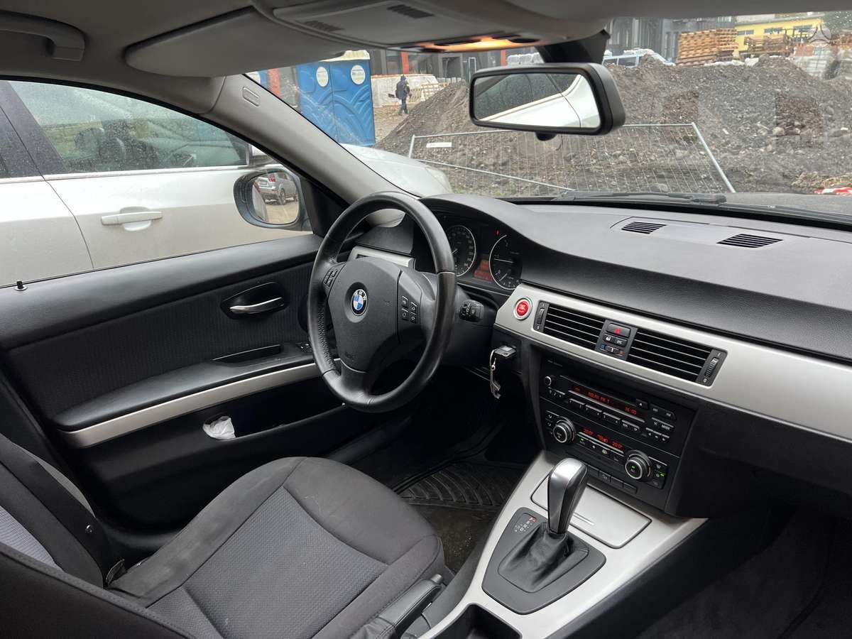 BMW 320 2009 — photo 10