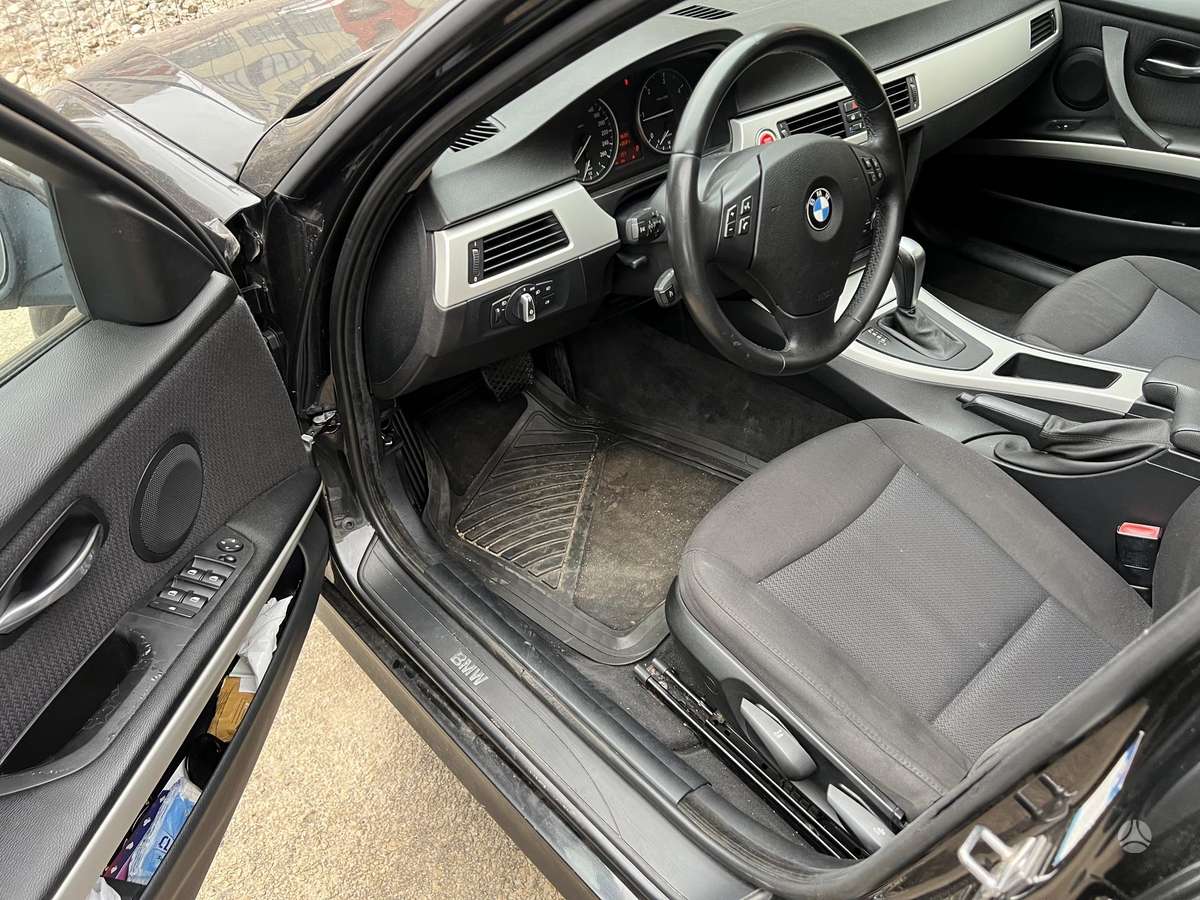 BMW 320 2009 — photo 12
