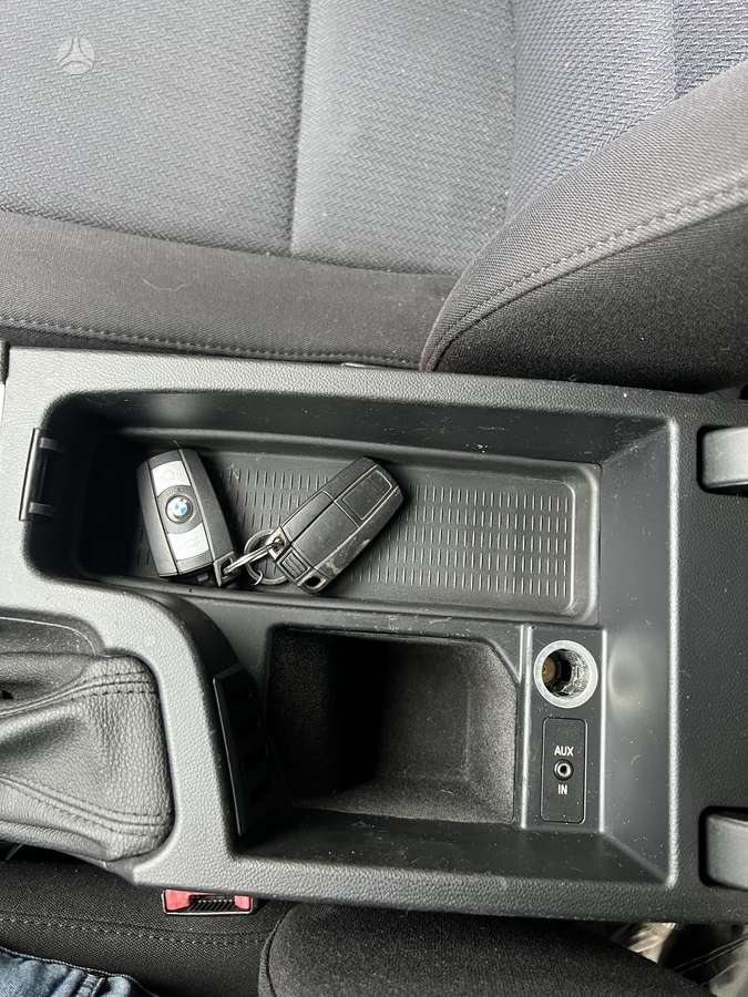 BMW 320 2009 — photo 13
