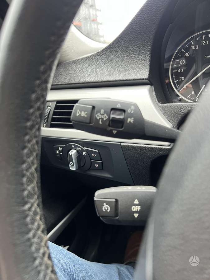 BMW 320 2009 — photo 14