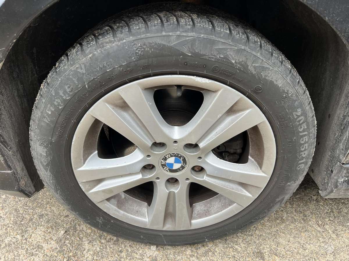 BMW 320 2009 — photo 5