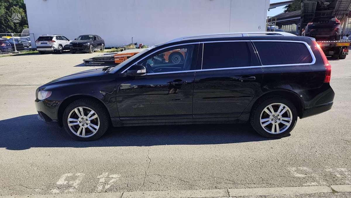 Volvo V70 2011 — photo 10