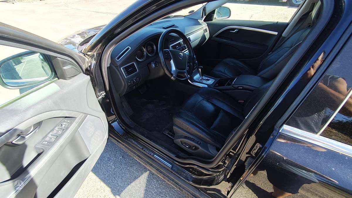 Volvo V70 2011 — photo 11