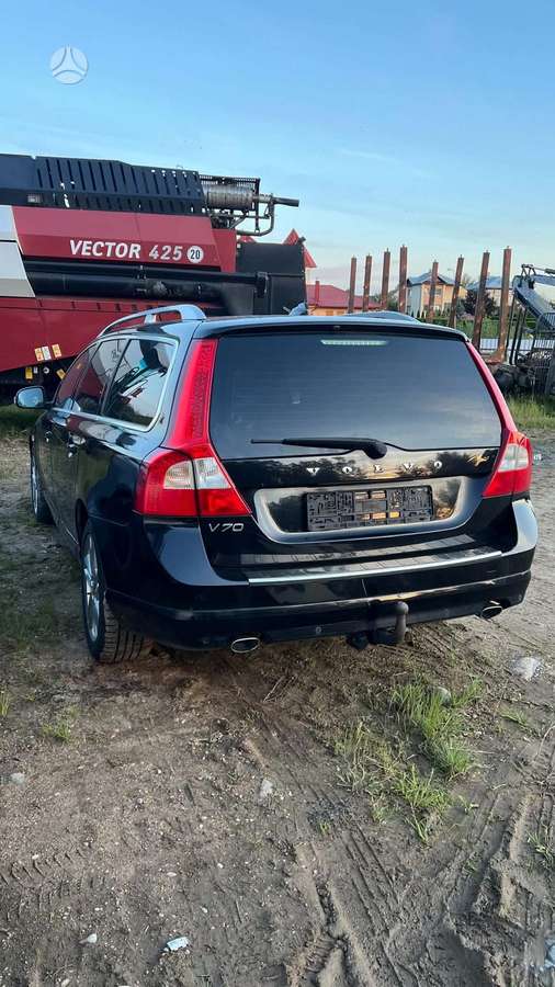 Volvo V70 2011 — rear view