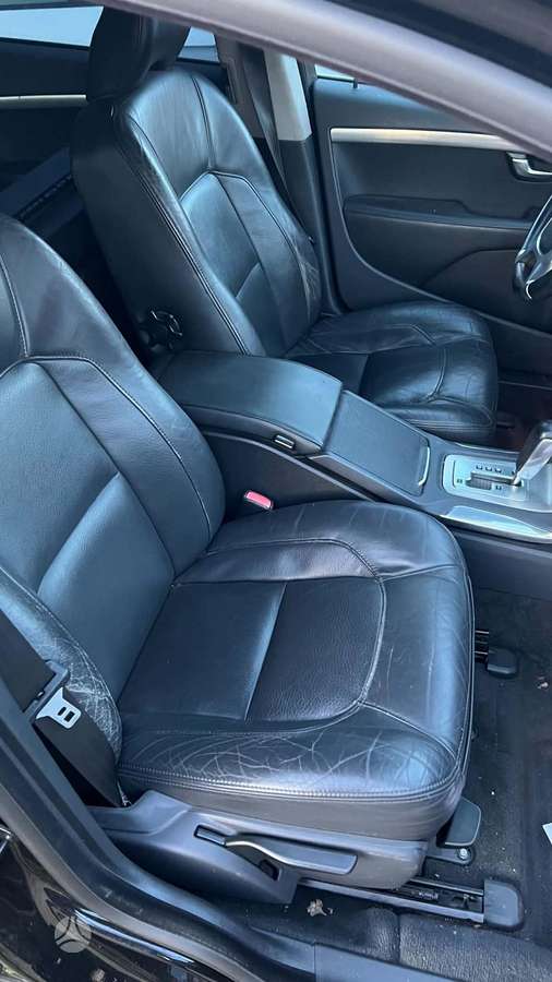 Volvo V70 2011 — photo 7