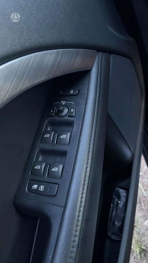 Volvo V70 2011 — photo 8