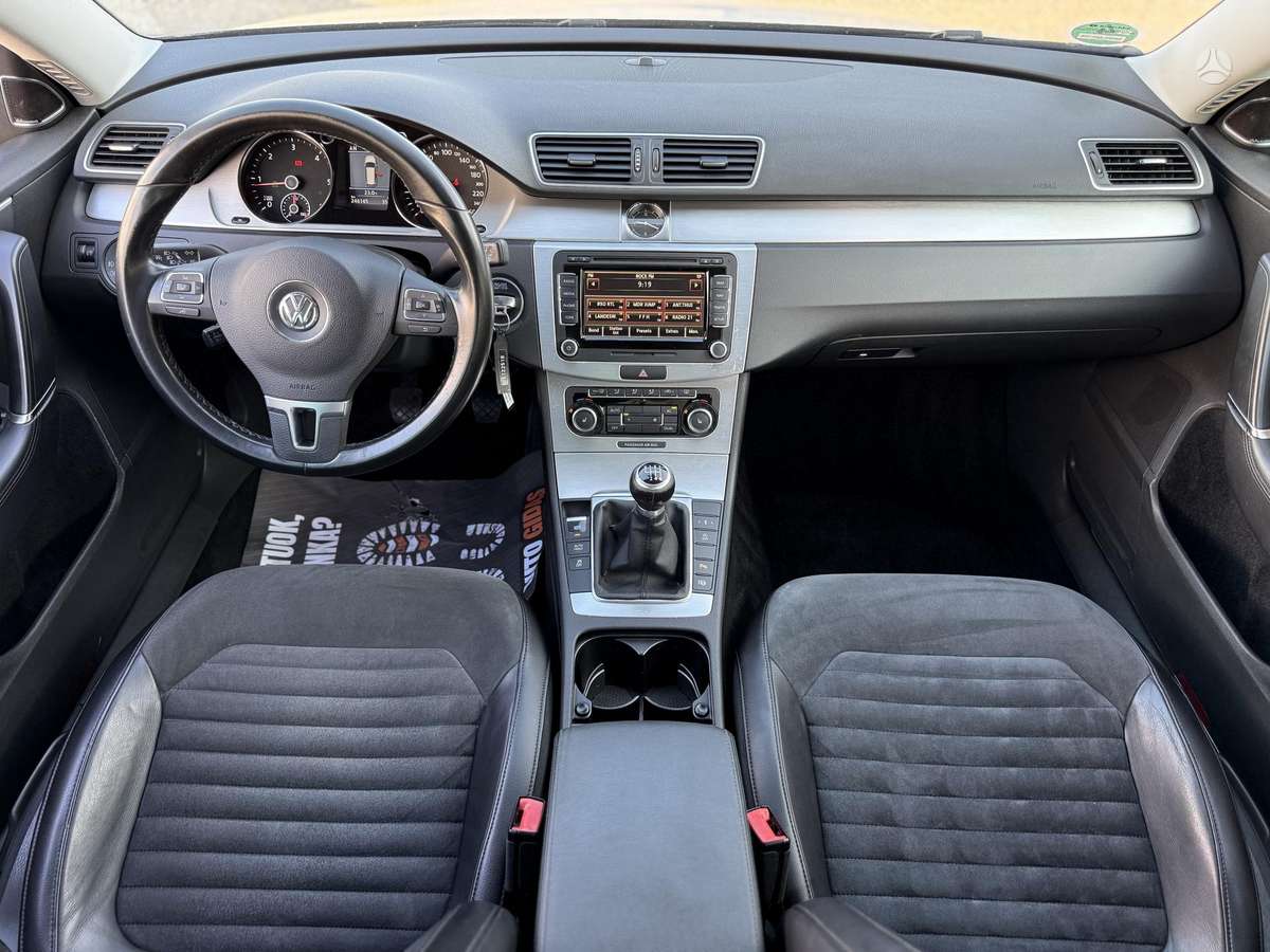 Volkswagen Passat 2011 — photo 12