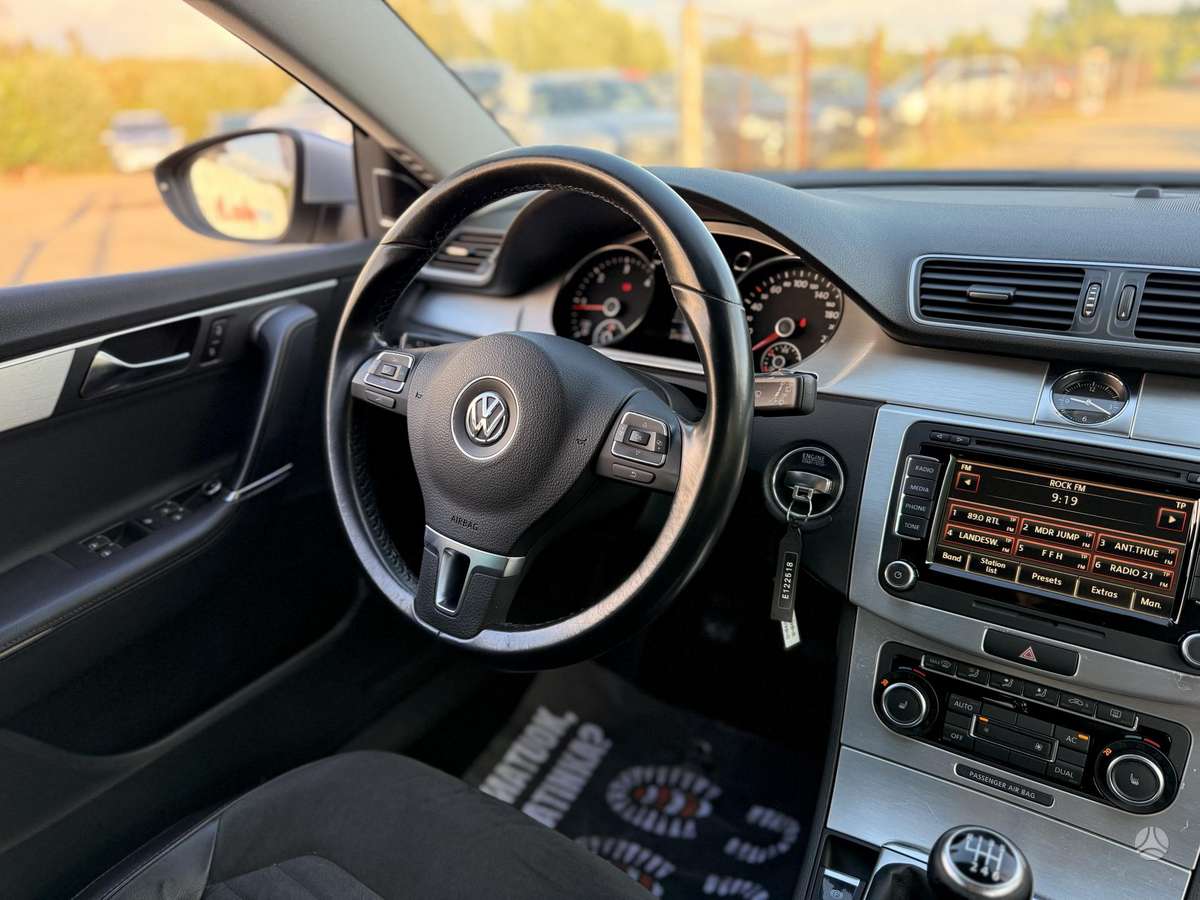 Volkswagen Passat 2011 — photo 14