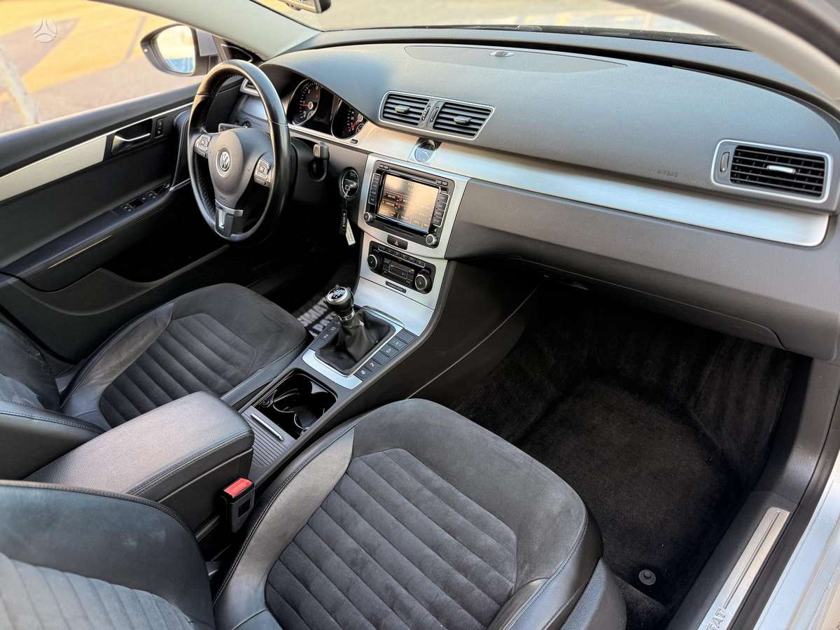 Volkswagen Passat 2011 — photo 15